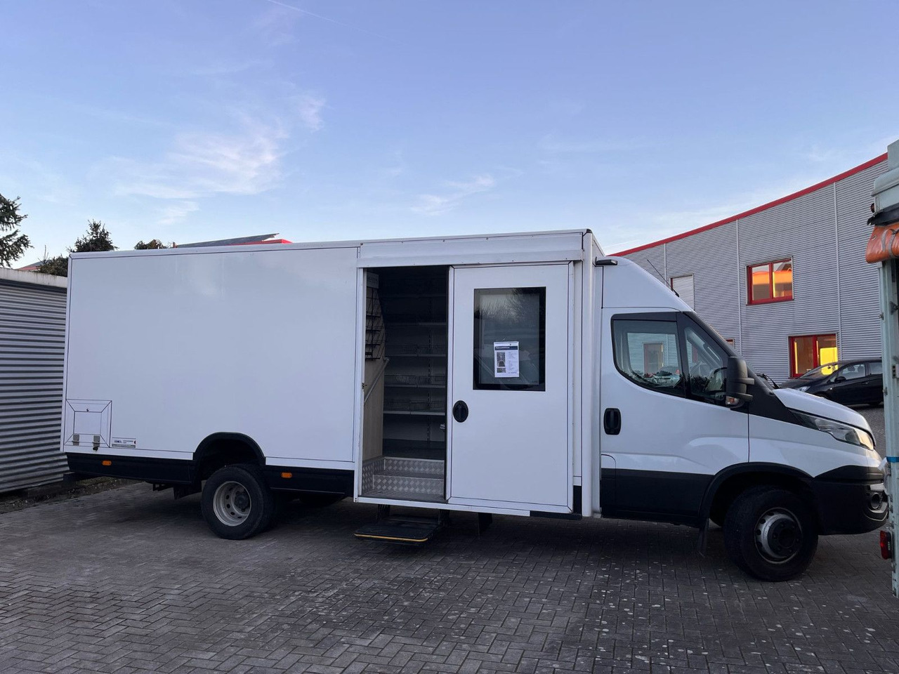Iveco Daily SB Mobil - Camion magasin: photos 1 Iveco Daily SB Mobil - Camion magasin: photos 1
