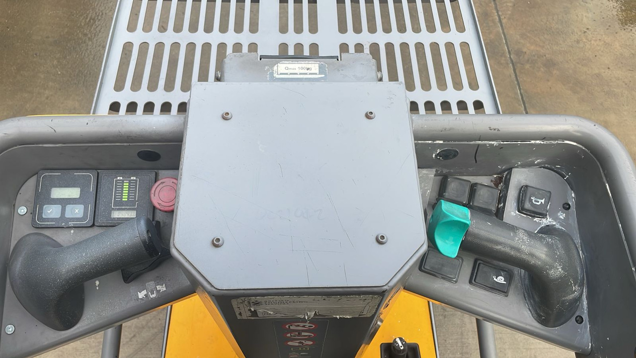 Jungheinrich EKM 202 - Préparateur de commandes: photos 3 Jungheinrich EKM 202 - Préparateur de commandes: photos 3