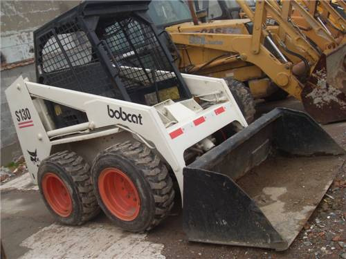 Bobcat S 130  - Mini chargeuse: photos 1 Bobcat S 130  - Mini chargeuse: photos 1