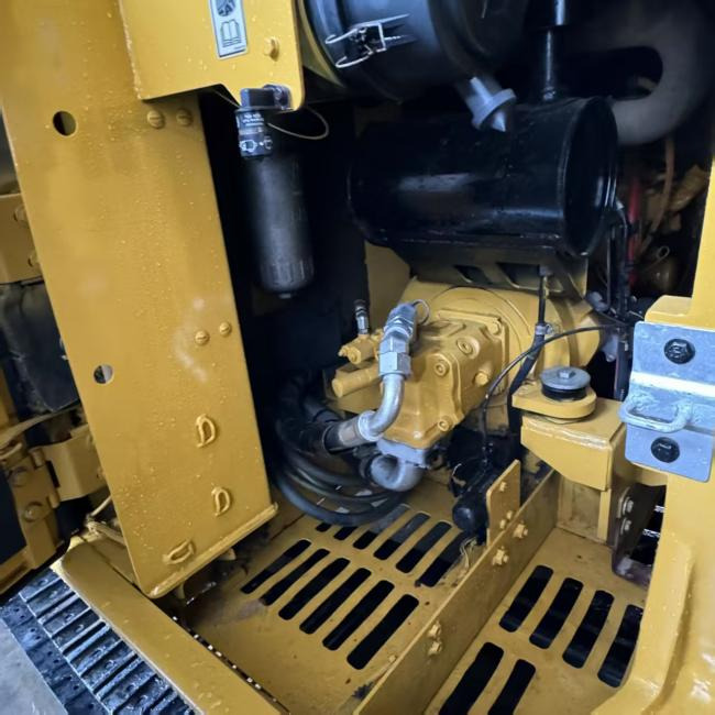 Pelle sur chenille CAT 305.5E: photos 6