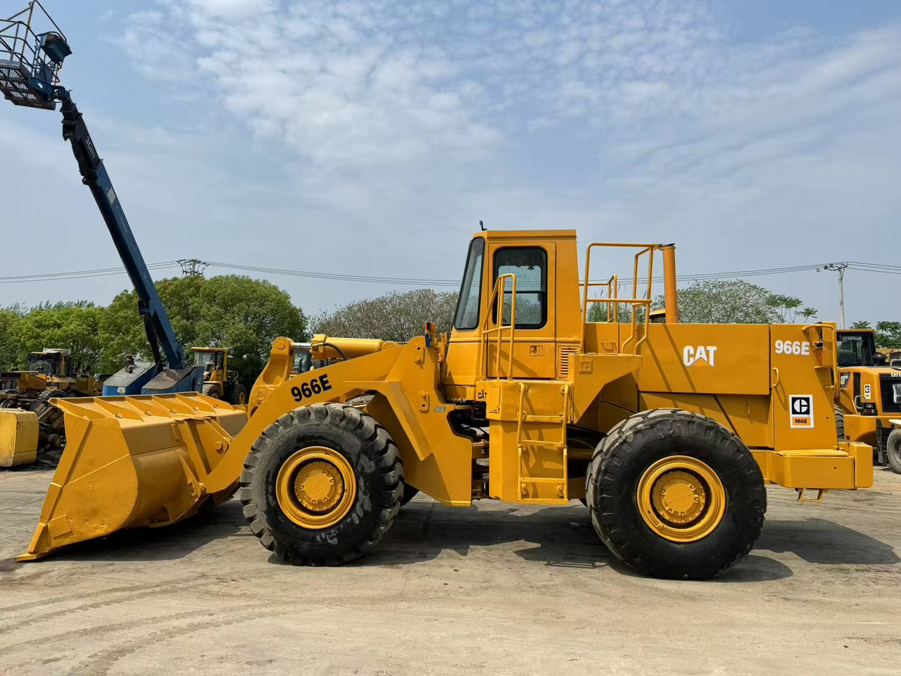 CAT 950E - Chargeuse sur pneus: photos 1 CAT 950E - Chargeuse sur pneus: photos 1