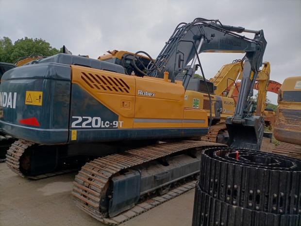 Hyundai Robex 220 - Pelle sur chenille: photos 1 Hyundai Robex 220 - Pelle sur chenille: photos 1