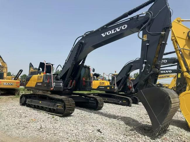 VOLVO EC300 - Pelle sur chenille: photos 1 VOLVO EC300 - Pelle sur chenille: photos 1