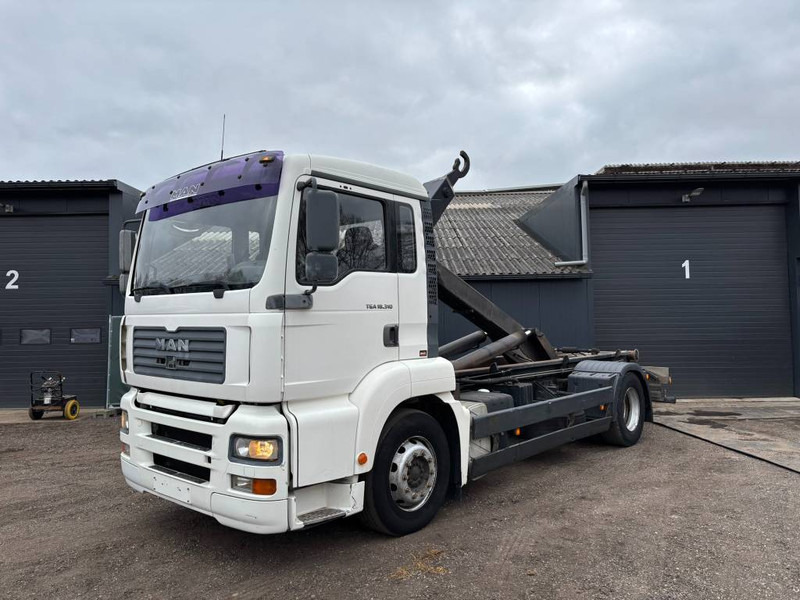 MAN TGA 18.310 haakarm hooklift 4x2 H19F - Camion ampliroll: photos 1 MAN TGA 18.310 haakarm hooklift 4x2 H19F - Camion ampliroll: photos 1