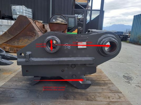 Attache hydraulique et godet 900 mm renforcé - Godet: photos 1 Attache hydraulique et godet 900 mm renforcé - Godet: photos 1