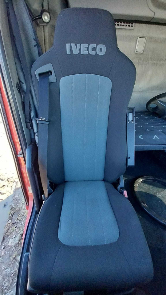 Fotel do IVECO STRALIS 500 - Siège pour Camion: photos 1 Fotel do IVECO STRALIS 500 - Siège pour Camion: photos 1