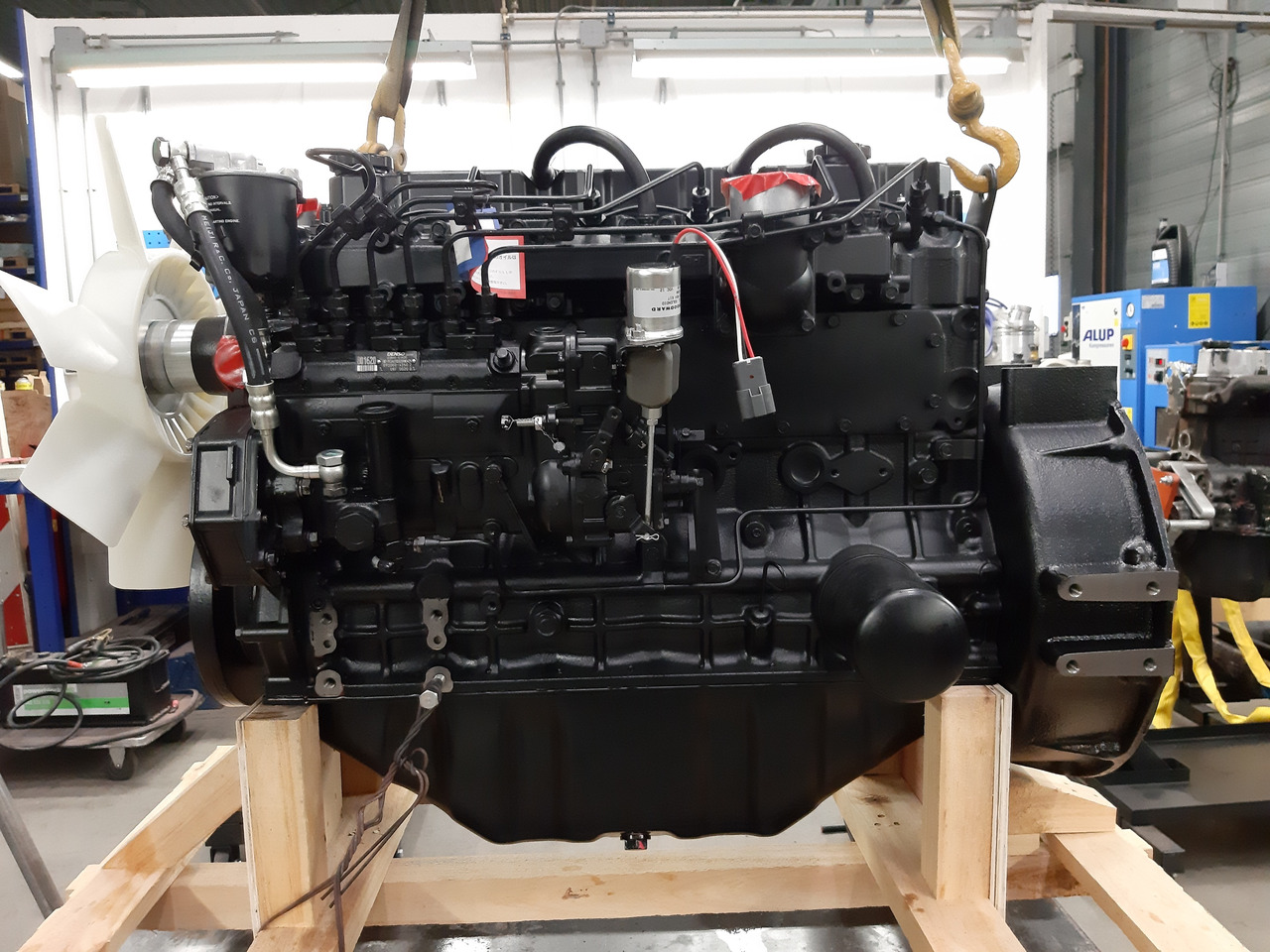 Mitsubishi New engine S6S 70Kw @ 2500 rpm - Moteur pour Pelle: photos 1 Mitsubishi New engine S6S 70Kw @ 2500 rpm - Moteur pour Pelle: photos 1