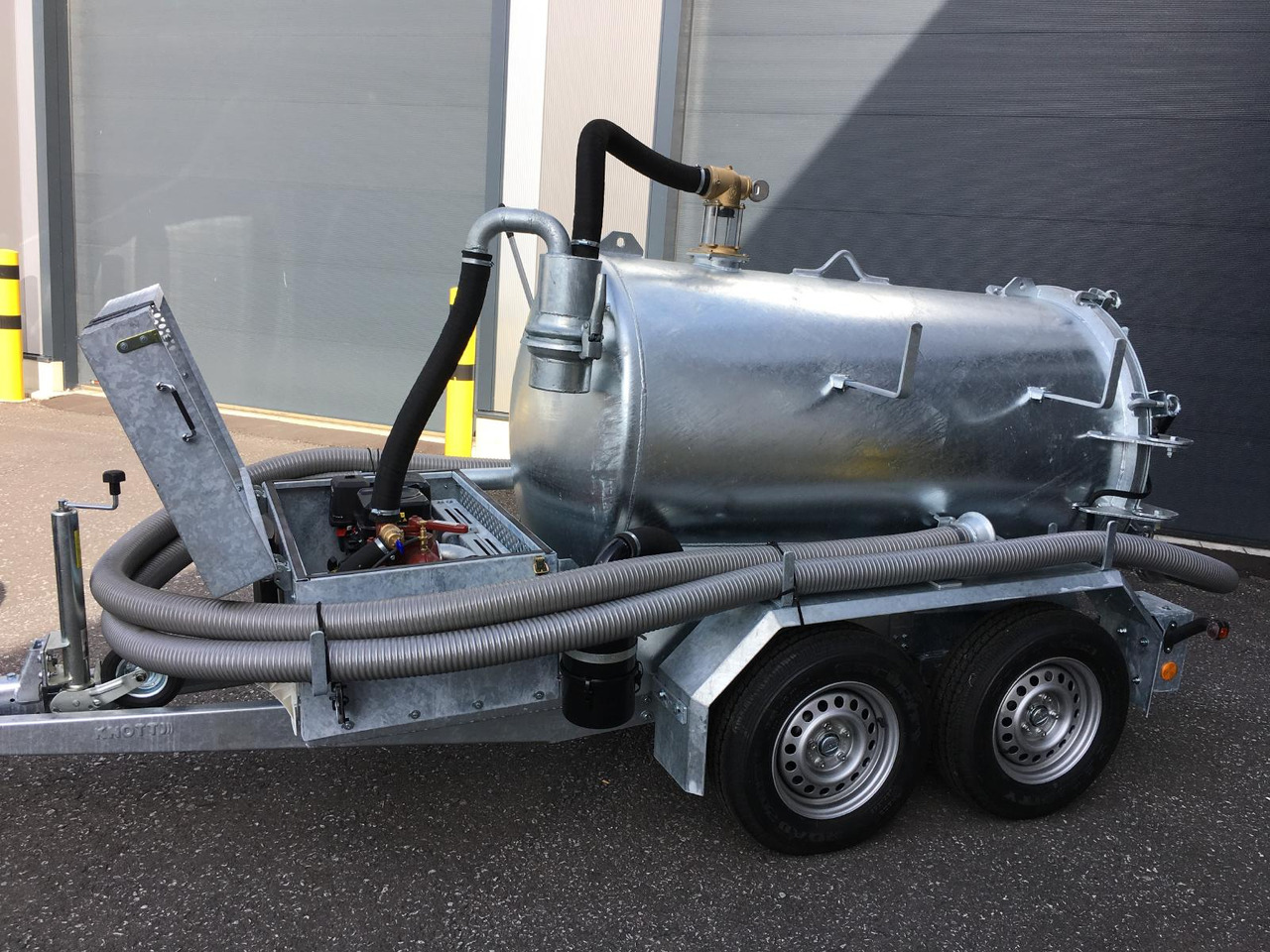 M-Vac 1500 / vacuum system for absorb mud and liquids - Camion hydrocureur: photos 4 M-Vac 1500 / vacuum system for absorb mud and liquids - Camion hydrocureur: photos 4