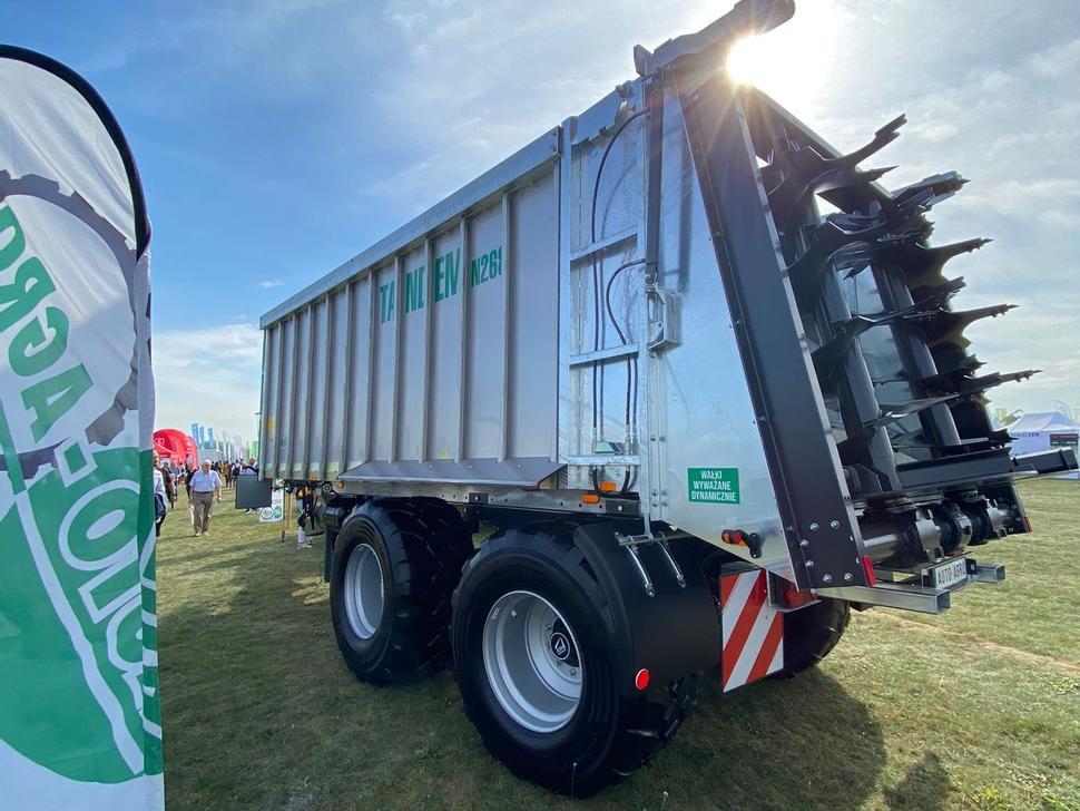 Auto-Agro Mistreuer / Manure spreader / Epandeur à fumier / Rimorchio spandiconcime / Разбрасыватель органических удобрений / Rozrzutnik obornika Tandem N268 - Epandeur à fumier: photos 2 Auto-Agro Mistreuer / Manure spreader / Epandeur à fumier / Rimorchio spandiconcime / Разбрасыватель органических удобрений / Rozrzutnik obornika Tandem N268 - Epandeur à fumier: photos 2