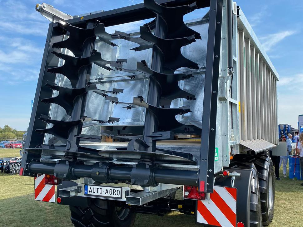 Auto-Agro Mistreuer / Manure spreader / Epandeur à fumier / Rimorchio spandiconcime / Разбрасыватель органических удобрений / Rozrzutnik obornika Tandem N268 - Epandeur à fumier: photos 4 Auto-Agro Mistreuer / Manure spreader / Epandeur à fumier / Rimorchio spandiconcime / Разбрасыватель органических удобрений / Rozrzutnik obornika Tandem N268 - Epandeur à fumier: photos 4