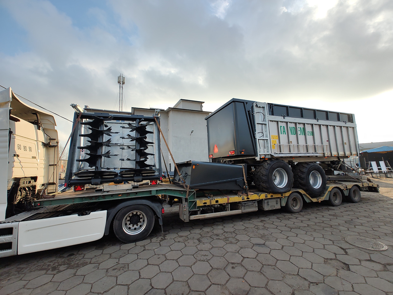 Epandeur à fumier neuf Auto-Agro Miststreuer / Manure spreader / Epandeur à fumier / Rimorchio spandiconcime / Abonadora / Разбрасыватель органических удобрений / Rozrzutnik obornika Tandem N268: photos 31