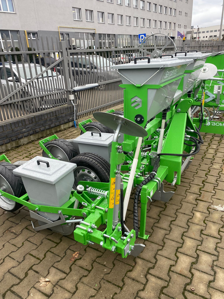 BOMET Precision seeder / Semoir de précision / Siewnik punktowy - Semoir monograine: photos 1 BOMET Precision seeder / Semoir de précision / Siewnik punktowy - Semoir monograine: photos 1