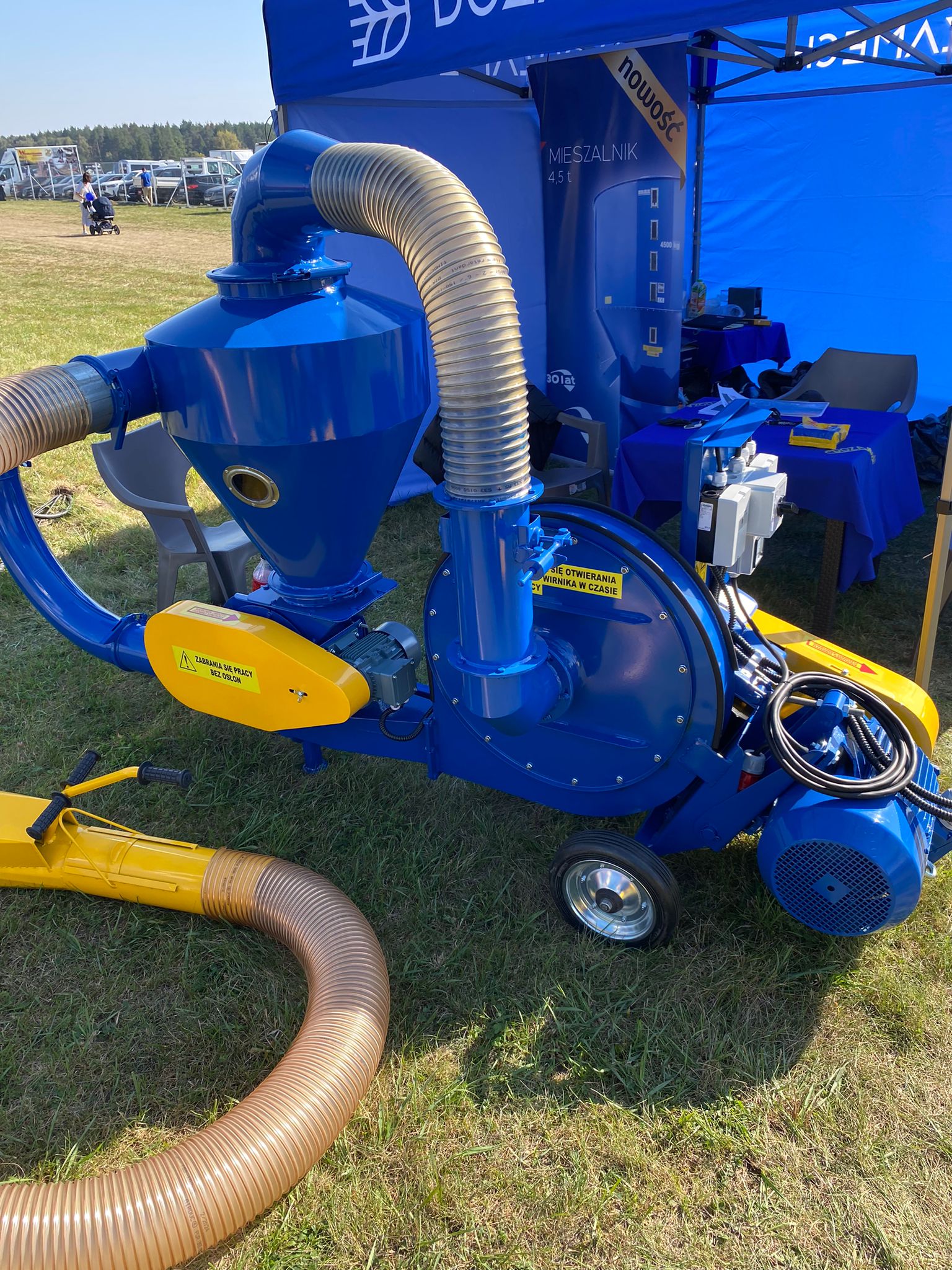 Dozamech Saug-Druckgebläse / Suction and pressure blower / Suceuse à grains / Trasportatore / Пневматический вдуватель / Dmuchawa ssąco-tłocząca T-420 - Convoyeur: photos 2 Dozamech Saug-Druckgebläse / Suction and pressure blower / Suceuse à grains / Trasportatore / Пневматический вдуватель / Dmuchawa ssąco-tłocząca T-420 - Convoyeur: photos 2