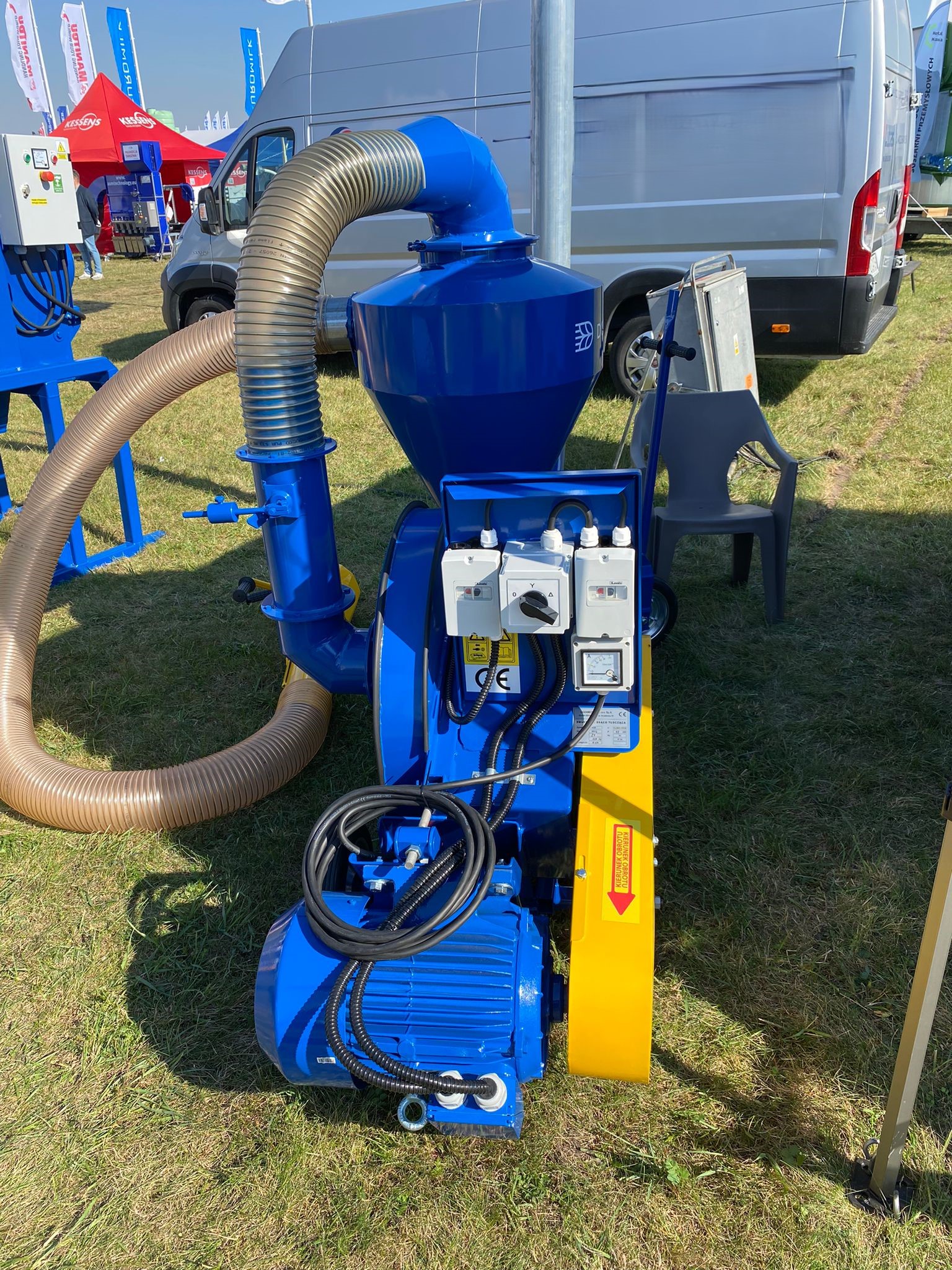 Dozamech Saug-Druckgebläse / Suction and pressure blower / Suceuse à grains / Trasportatore / Пневматический вдуватель / Dmuchawa ssąco-tłocząca T-420 - Convoyeur: photos 5 Dozamech Saug-Druckgebläse / Suction and pressure blower / Suceuse à grains / Trasportatore / Пневматический вдуватель / Dmuchawa ssąco-tłocząca T-420 - Convoyeur: photos 5
