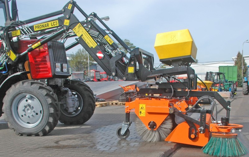 PRONAR Kehrmaschine / Sweeper / Balayeuse / Barredora / Spazzatrice / Подметальная машина / Zamiatarka 1,6 m - Brosse pour Machine agricole: photos 2 PRONAR Kehrmaschine / Sweeper / Balayeuse / Barredora / Spazzatrice / Подметальная машина / Zamiatarka 1,6 m - Brosse pour Machine agricole: photos 2