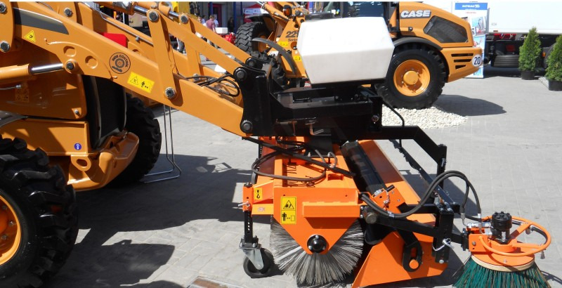 PRONAR Kehrmaschine / Sweeper / Balayeuse / Barredora / Spazzatrice / Подметальная машина / Zamiatarka 1,6 m - Brosse pour Machine agricole: photos 1 PRONAR Kehrmaschine / Sweeper / Balayeuse / Barredora / Spazzatrice / Подметальная машина / Zamiatarka 1,6 m - Brosse pour Machine agricole: photos 1
