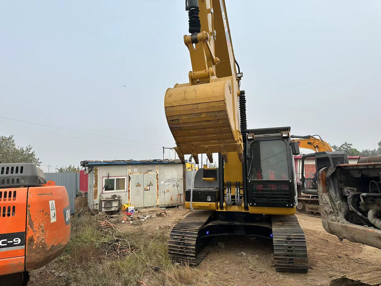 CATERPILLAR 320D2 - Pelle sur chenille: photos 2 CATERPILLAR 320D2 - Pelle sur chenille: photos 2