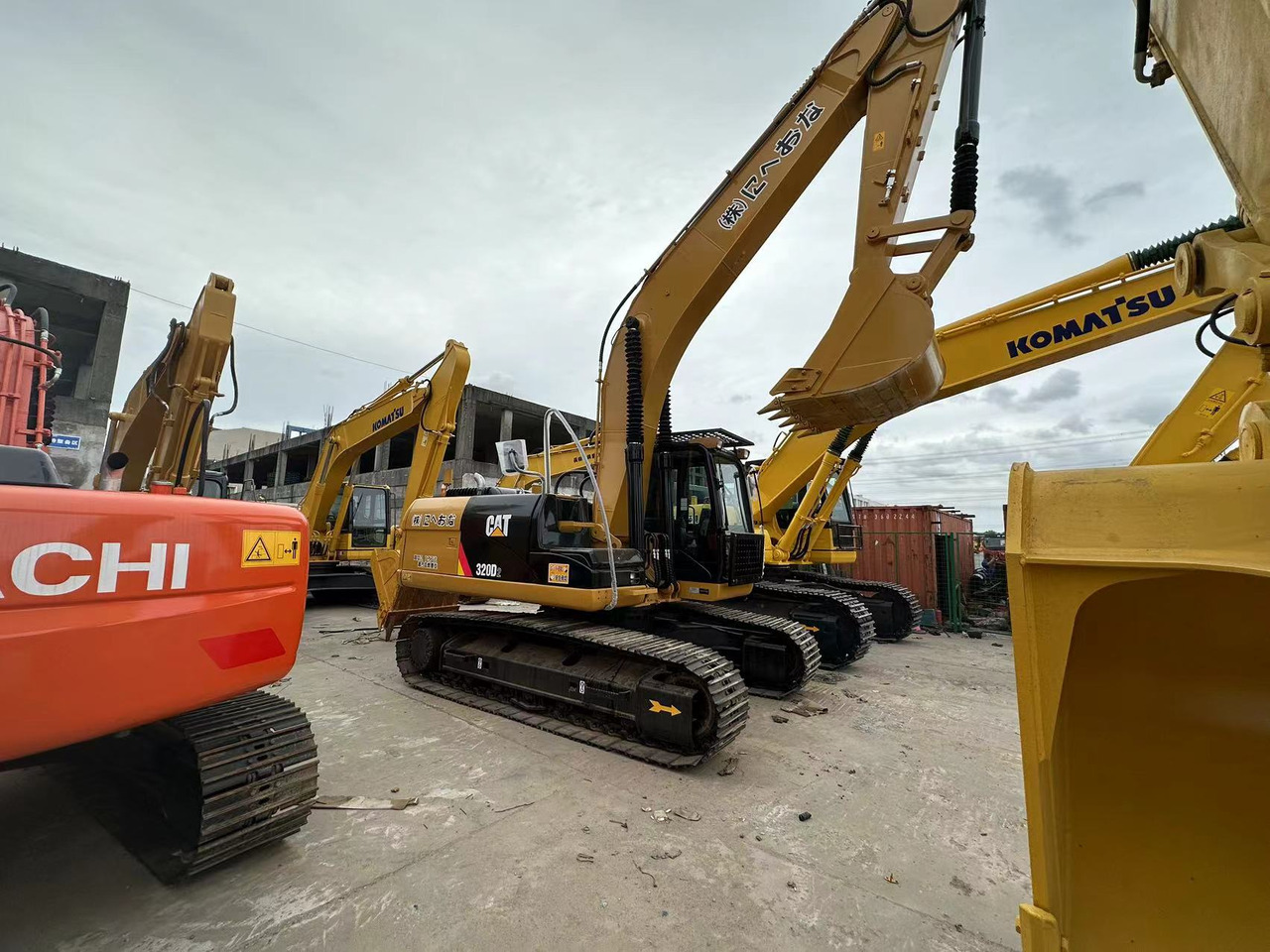 CATERPILLAR 320D2 - Pelle sur chenille: photos 1 CATERPILLAR 320D2 - Pelle sur chenille: photos 1