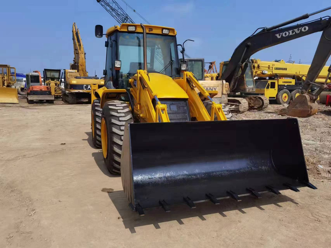JCB 4CX SOLD OUT!!! - Tractopelle: photos 2 JCB 4CX SOLD OUT!!! - Tractopelle: photos 2