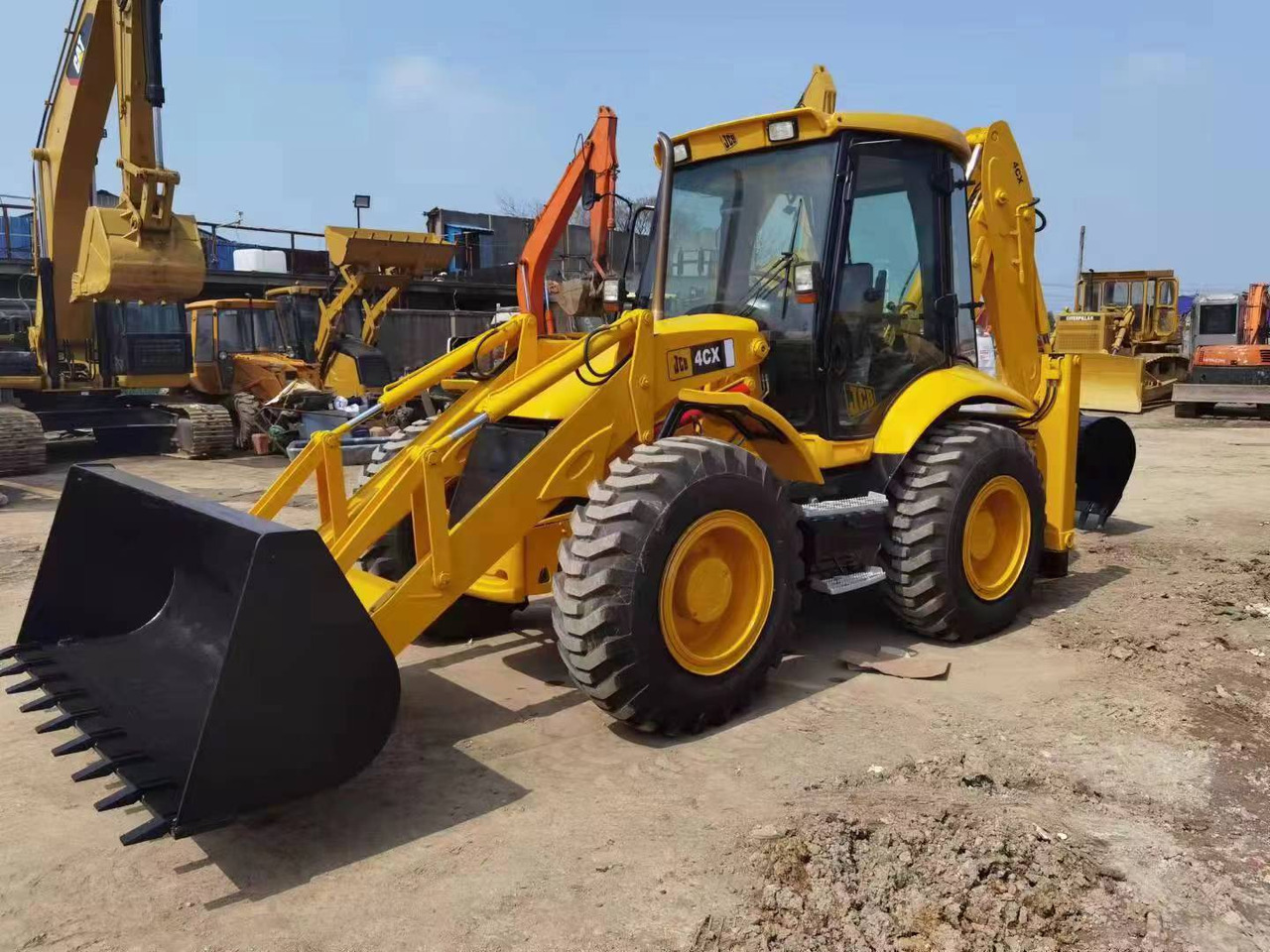 JCB 4CX SOLD OUT!!! - Tractopelle: photos 1 JCB 4CX SOLD OUT!!! - Tractopelle: photos 1