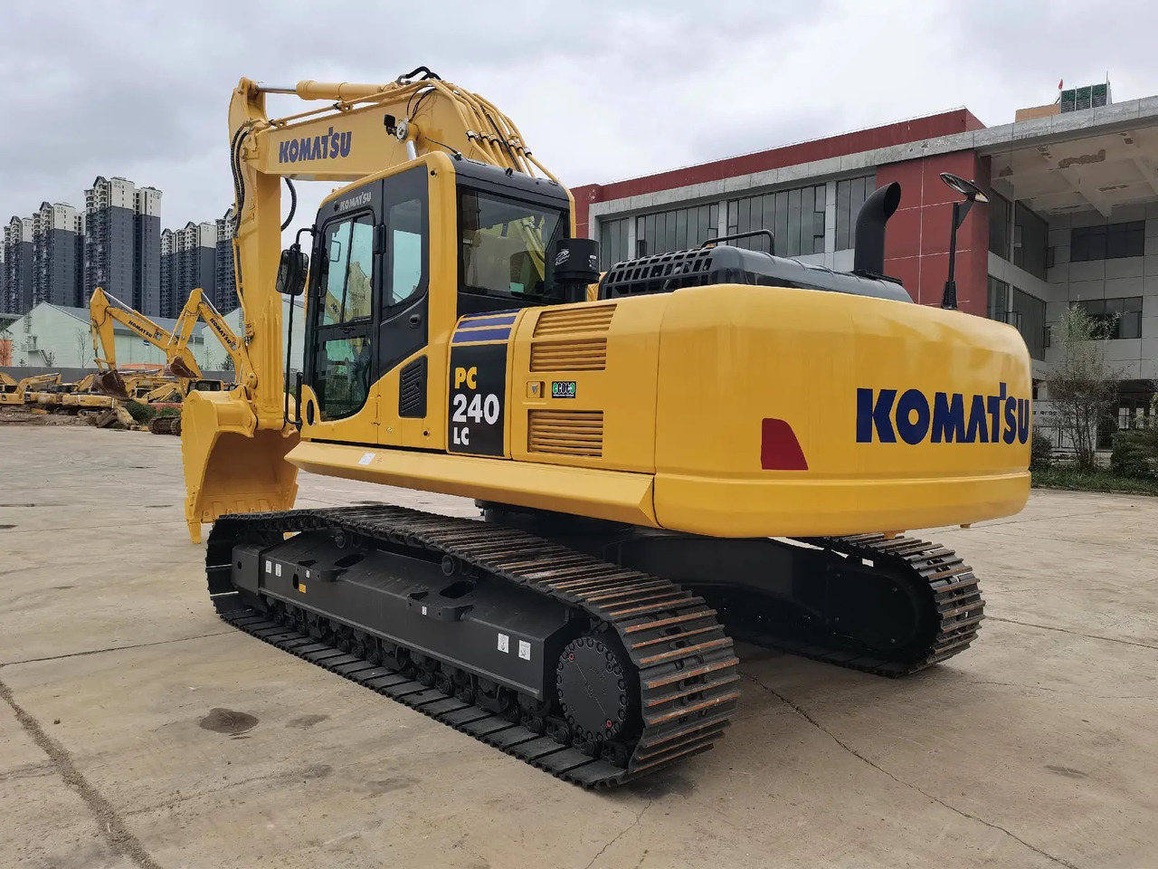 KOMATSU PC240-8 - Pelle sur chenille: photos 4 KOMATSU PC240-8 - Pelle sur chenille: photos 4