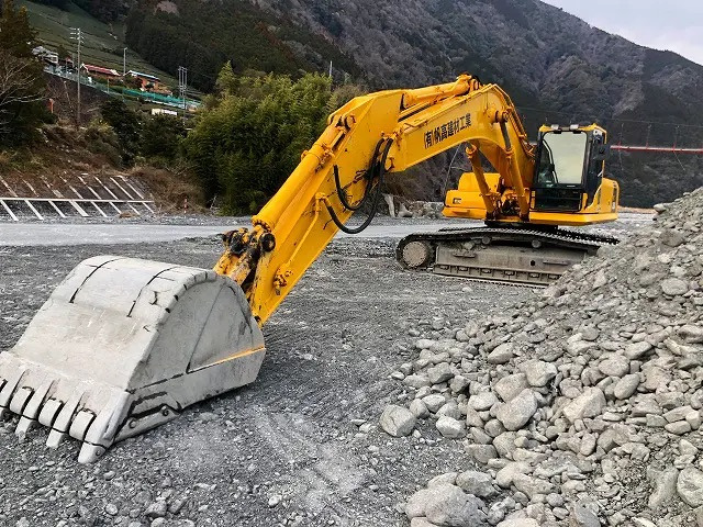 KOMATSU PC350-8 - Pelle sur chenille: photos 3 KOMATSU PC350-8 - Pelle sur chenille: photos 3