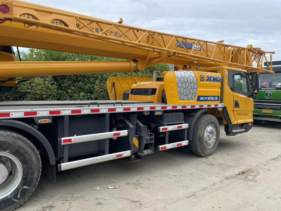 URGENT! XCMG XCT25L5 For Sale! - Grue mobile: photos 1 URGENT! XCMG XCT25L5 For Sale! - Grue mobile: photos 1