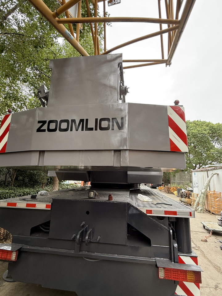 ZOOMLION ZTC700V1 - Grue mobile: photos 4 ZOOMLION ZTC700V1 - Grue mobile: photos 4