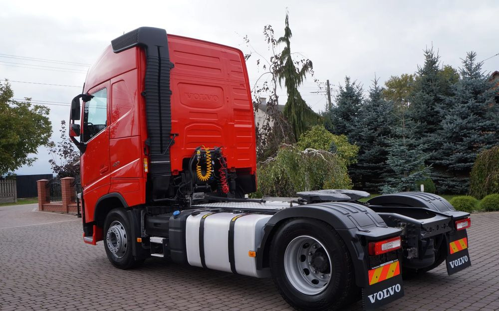 Volvo FH 4 EURO 6 GLOBETROTTER NISKI PRZEBIEG PEŁEN SERWIS - Tracteur routier: photos 3 Volvo FH 4 EURO 6 GLOBETROTTER NISKI PRZEBIEG PEŁEN SERWIS - Tracteur routier: photos 3