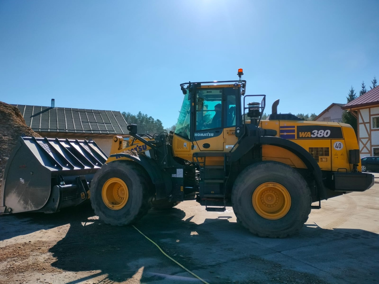 KOMATSU WA380 - Chargeuse sur pneus: photos 1 KOMATSU WA380 - Chargeuse sur pneus: photos 1