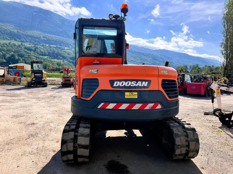 Doosan DX85R-3 PELLE A CHENILLES 8,5T PELLE A CHENILLES 8,5T - Pelle sur chenille: photos 4 Doosan DX85R-3 PELLE A CHENILLES 8,5T PELLE A CHENILLES 8,5T - Pelle sur chenille: photos 4