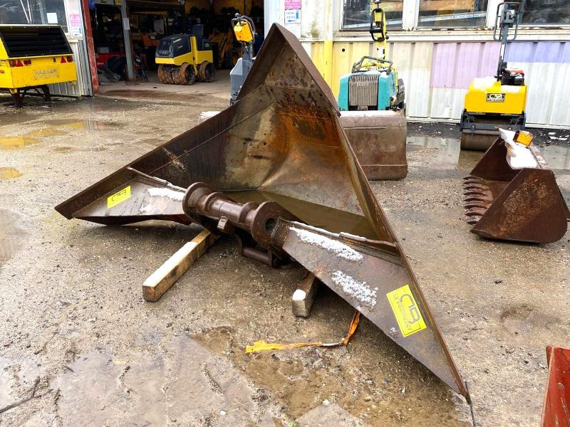 Godet trapèze attache Morin M6 - Godet pour pelle pour Engins de chantier: photos 3 Godet trapèze attache Morin M6 - Godet pour pelle pour Engins de chantier: photos 3
