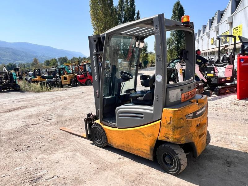 Jungheinrich EFG316K Chariot élévateur électrique 1,6T - Chariot élévateur électrique: photos 2 Jungheinrich EFG316K Chariot élévateur électrique 1,6T - Chariot élévateur électrique: photos 2