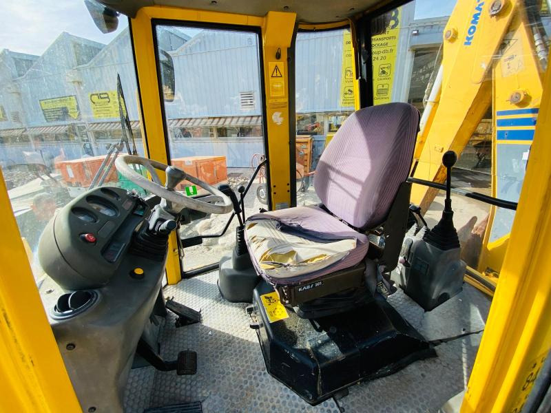 Tractopelle KOMATSU Tractopelle WB70 (NET DE TVA): photos 8