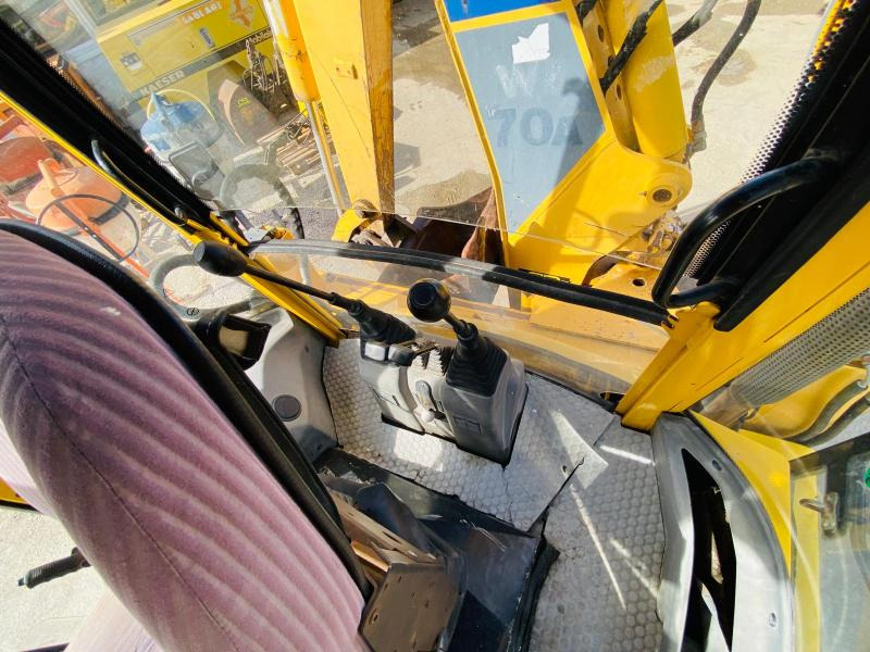 Tractopelle KOMATSU Tractopelle WB70 (NET DE TVA): photos 10