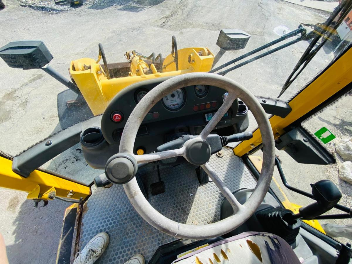 Tractopelle KOMATSU Tractopelle WB70 (NET DE TVA): photos 11