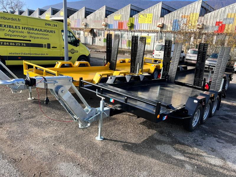 Moiroud TR3500 3 ESSIEUX 3T5 NEUVE MOIROUD NOIRE LARGE - Remorque porte engin: photos 1 Moiroud TR3500 3 ESSIEUX 3T5 NEUVE MOIROUD NOIRE LARGE - Remorque porte engin: photos 1