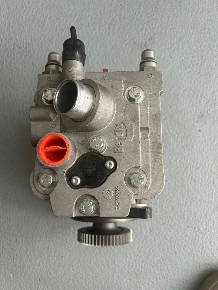 MERCEDES-BENZ KNORR-BREMSE-BENDIX- A0011304515 - Compresseur: photos 2 MERCEDES-BENZ KNORR-BREMSE-BENDIX- A0011304515 - Compresseur: photos 2