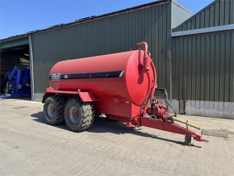 Hi-Spec Hi Spec 2500 Slurry Tanker - Tonne à lisier: photos 1 Hi-Spec Hi Spec 2500 Slurry Tanker - Tonne à lisier: photos 1
