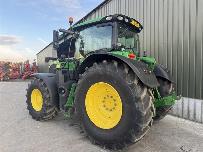 John Deere 6215R Command Pro **Ultimate Edition**Front PTO**V - Tracteur agricole: photos 2 John Deere 6215R Command Pro **Ultimate Edition**Front PTO**V - Tracteur agricole: photos 2