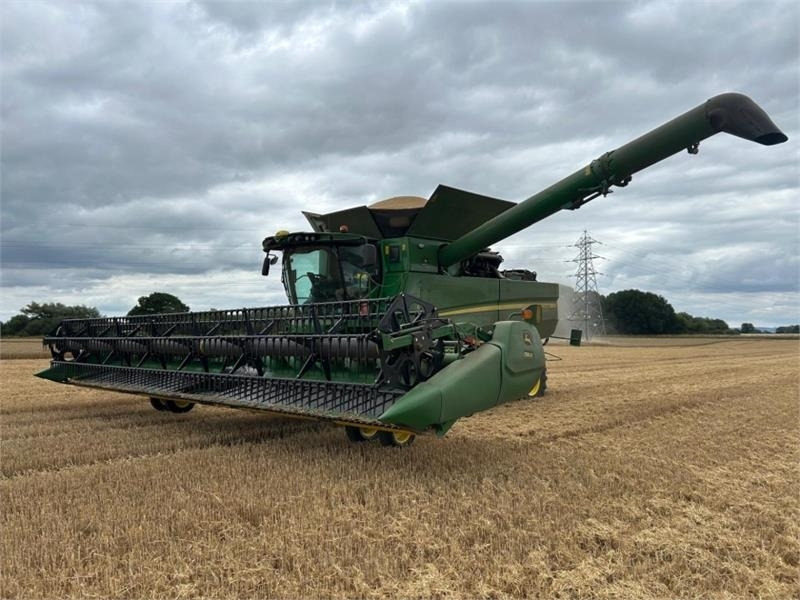 John Deere John Deere S785 4WD c/w 735D Header **Video Below* - Accessoire de matériels de récolte: photos 1 John Deere John Deere S785 4WD c/w 735D Header **Video Below* - Accessoire de matériels de récolte: photos 1