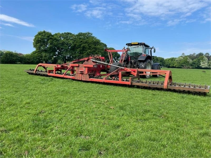 K-Two AE-RO II 9.6 Meter Grassland Aerator - Matériel de jardinage: photos 2 K-Two AE-RO II 9.6 Meter Grassland Aerator - Matériel de jardinage: photos 2