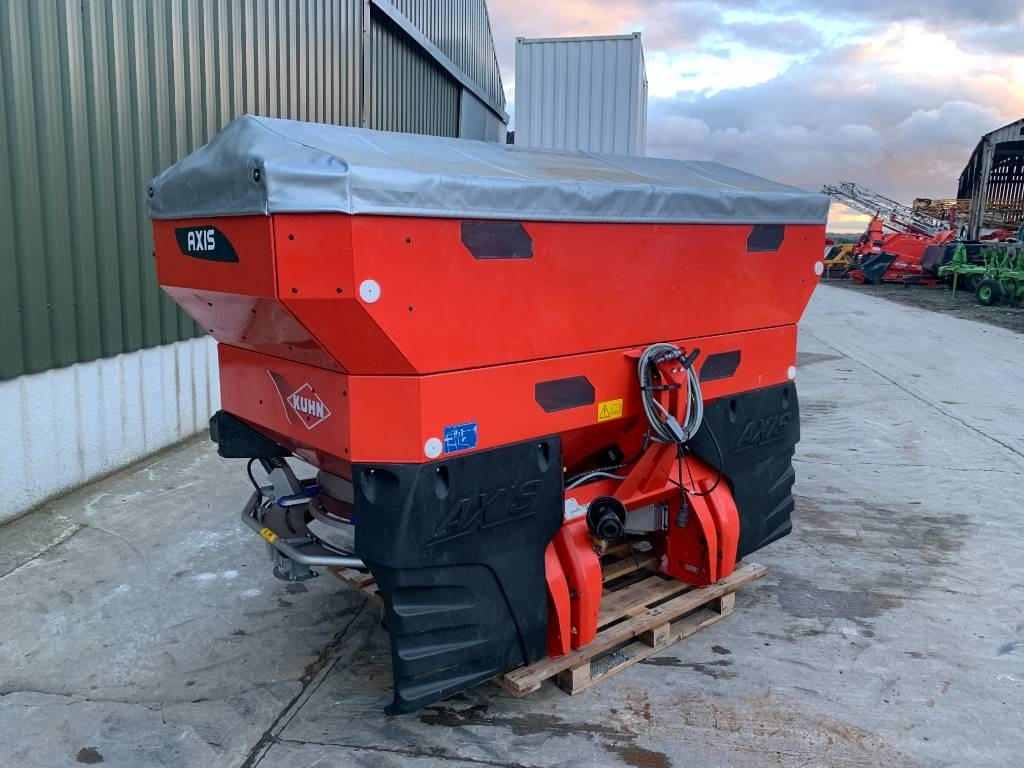 Kuhn 40.2 m-emc Fert Spreader - Distributeur d'engrais: photos 2 Kuhn 40.2 m-emc Fert Spreader - Distributeur d'engrais: photos 2