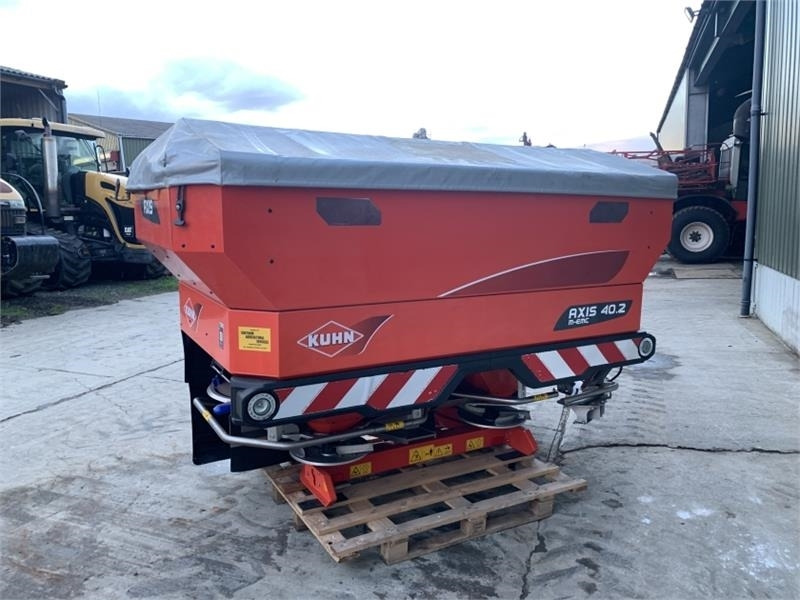Kuhn Axis 40.2 M-EMC Fert Spreader - Distributeur d'engrais: photos 3 Kuhn Axis 40.2 M-EMC Fert Spreader - Distributeur d'engrais: photos 3