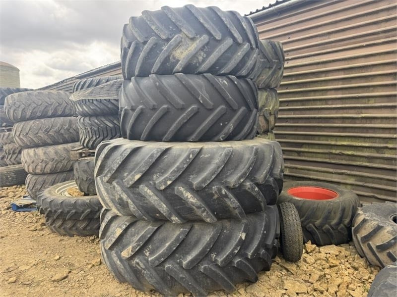 John Deere 8000R 600 and 710 Wheels and Tyre's - Machine agricole: photos 1 John Deere 8000R 600 and 710 Wheels and Tyre's - Machine agricole: photos 1