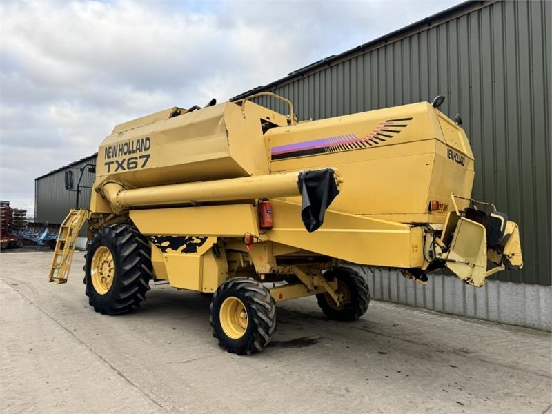 New Holland TX67 c/w 20ft Header - Accessoire de matériels de récolte: photos 4 New Holland TX67 c/w 20ft Header - Accessoire de matériels de récolte: photos 4