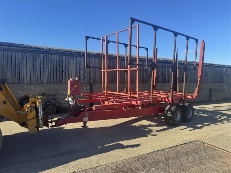 Timik MK 11 Square Bale Chaser/Stacker - Presse à balles cubiques: photos 1 Timik MK 11 Square Bale Chaser/Stacker - Presse à balles cubiques: photos 1