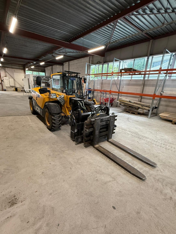 JCB 525-60T5 Hi-Viz - Chargeuse sur pneus télescopique: photos 4 JCB 525-60T5 Hi-Viz - Chargeuse sur pneus télescopique: photos 4