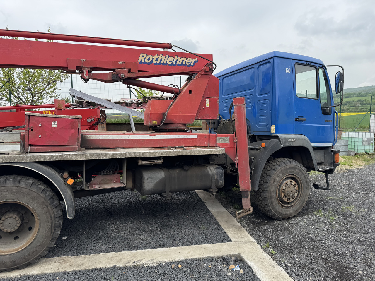 MAN 8-163 / 4X4 / PODNOŚNIK KOSZOWY / NISKI PRZEBIEG - Camion grue: photos 3 MAN 8-163 / 4X4 / PODNOŚNIK KOSZOWY / NISKI PRZEBIEG - Camion grue: photos 3