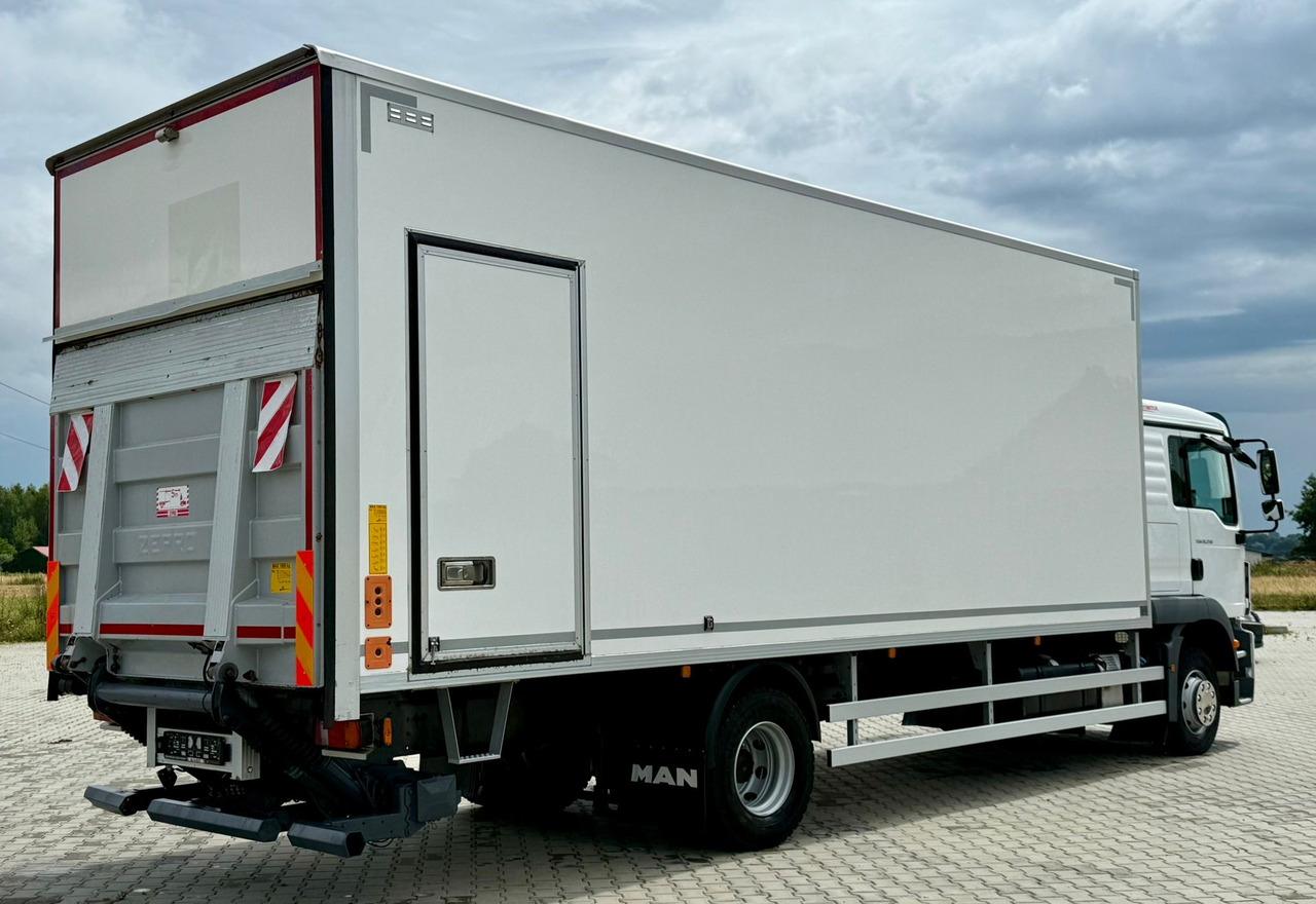 MAN TGM 12.250 / TGL / IZOTERMA / WINDA / 18 EUROPALET / SYPIALKA / 2018 - Camion isothermique: photos 4 MAN TGM 12.250 / TGL / IZOTERMA / WINDA / 18 EUROPALET / SYPIALKA / 2018 - Camion isothermique: photos 4